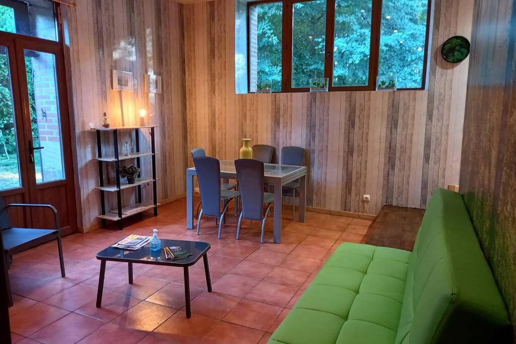 Suite Dans Le Jardin Du Chateau Agonges Eksteriør billede