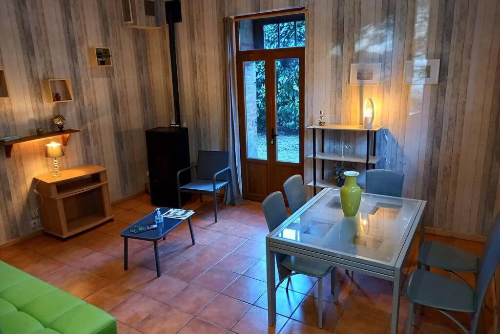 Suite Dans Le Jardin Du Chateau Agonges Eksteriør billede