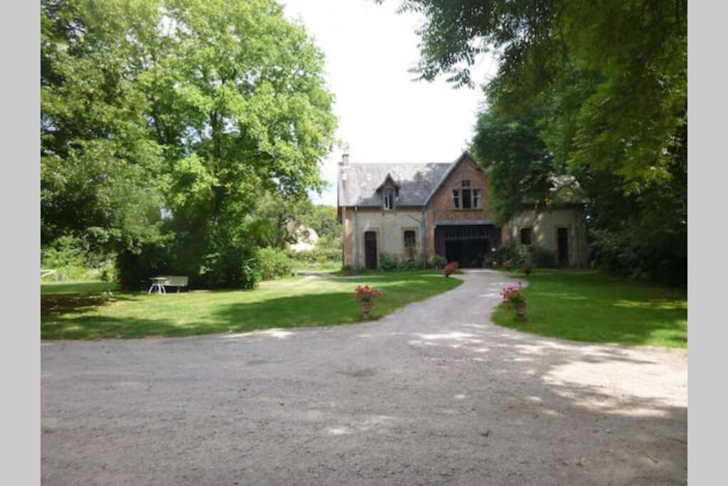 Suite Dans Le Jardin Du Chateau Agonges Eksteriør billede