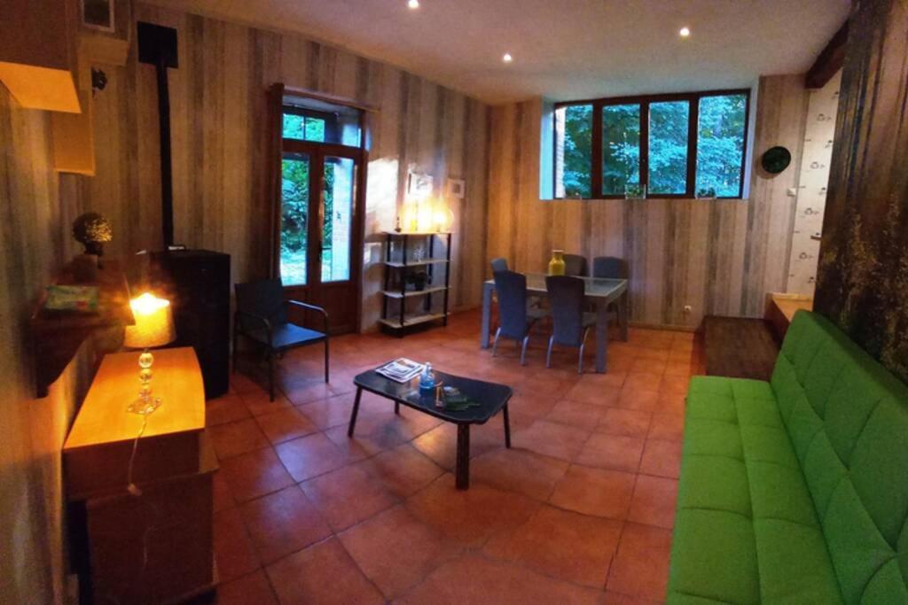 Suite Dans Le Jardin Du Chateau Agonges Eksteriør billede