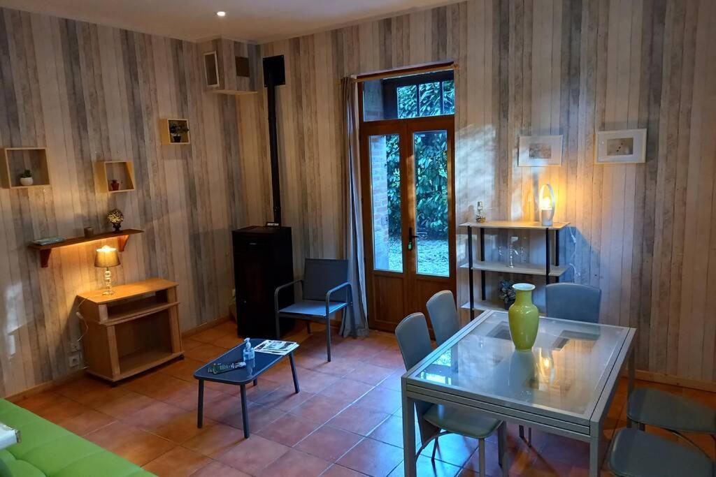 Suite Dans Le Jardin Du Chateau Agonges Eksteriør billede
